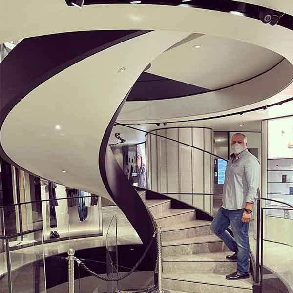 طراحی پله در نمایندگی امپریو آرمانی فرشته