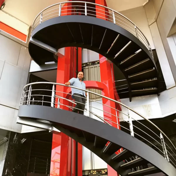 پله گرد دو محور باکس مدرن با نرده استیل شمشی