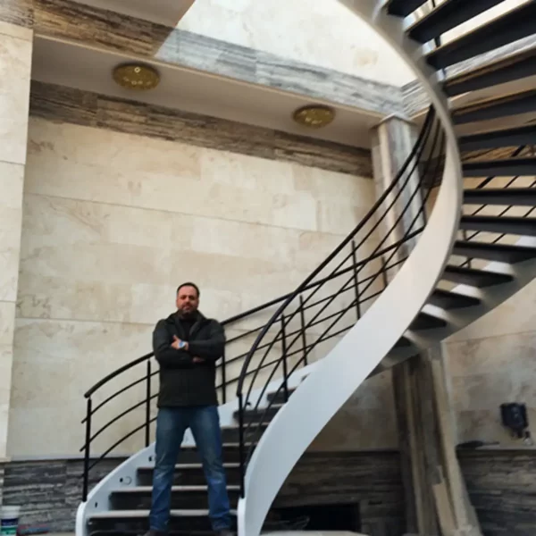 پله گرد دو محور باکس با نرده لوله سه خط فلزی