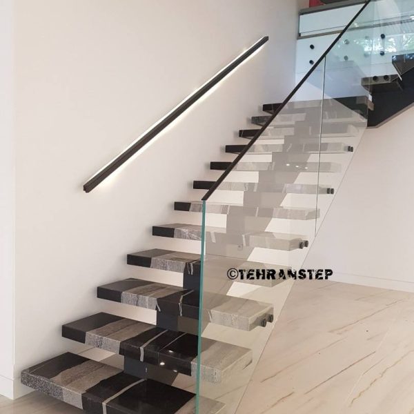 نرده شیشه‌ای