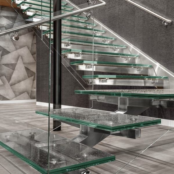 کف پله شیشه ای